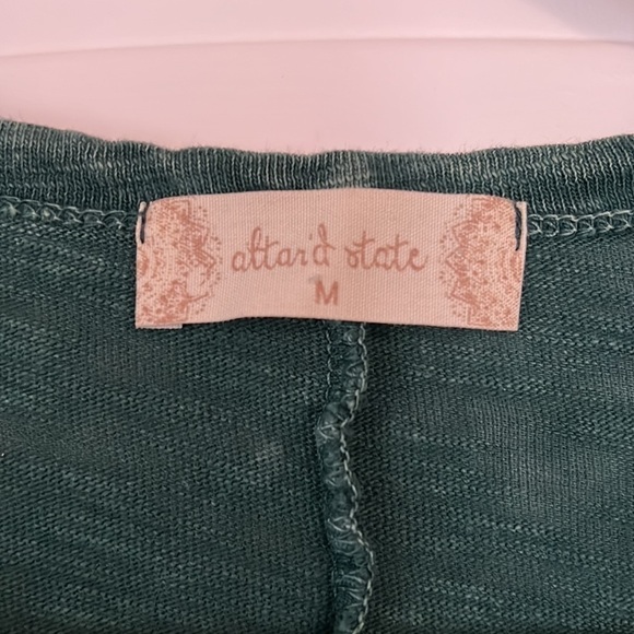 Altar’d State Boho long sleeve Ruffle Hem Top M - Picture 2 of 4